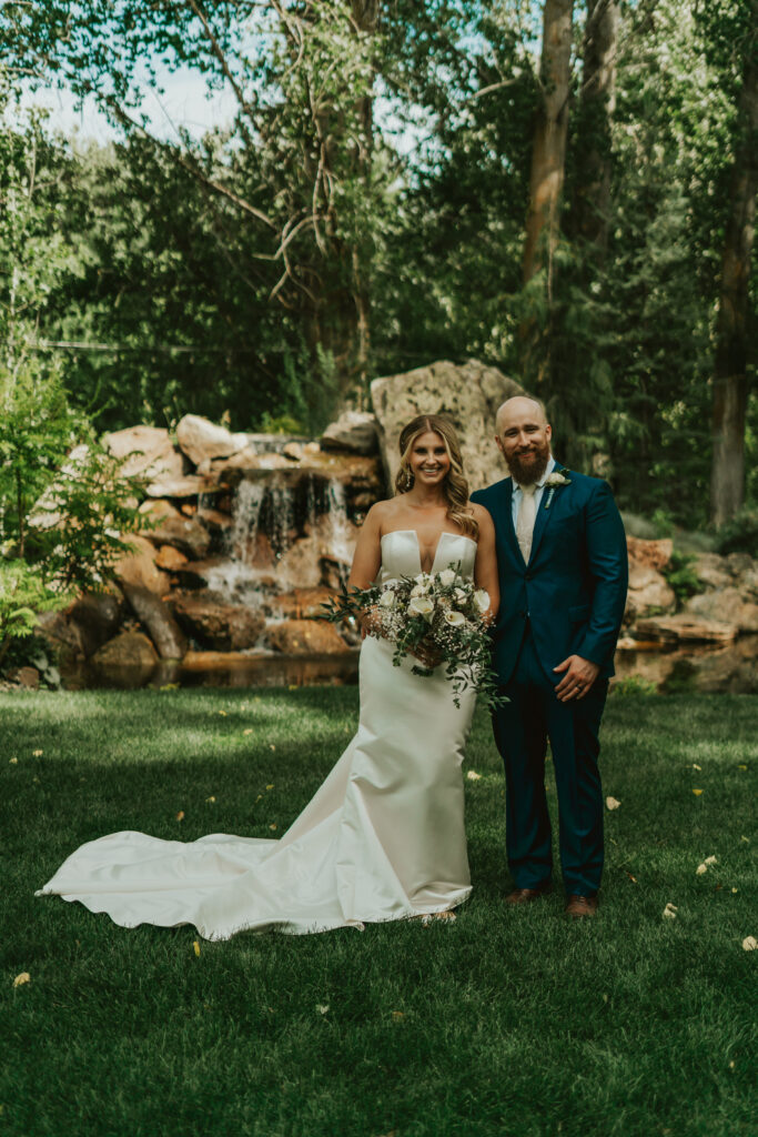 luxury idaho cottage wedding