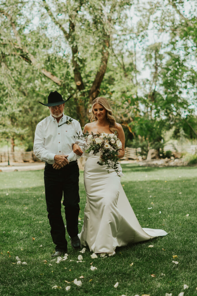 luxury idaho cottage wedding