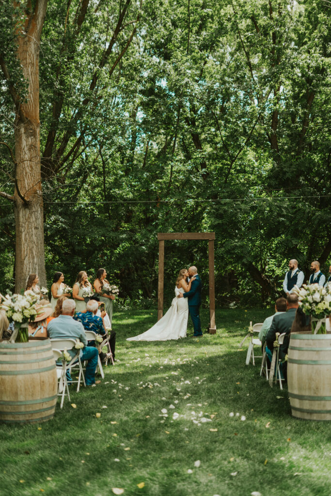 luxury idaho cottage wedding