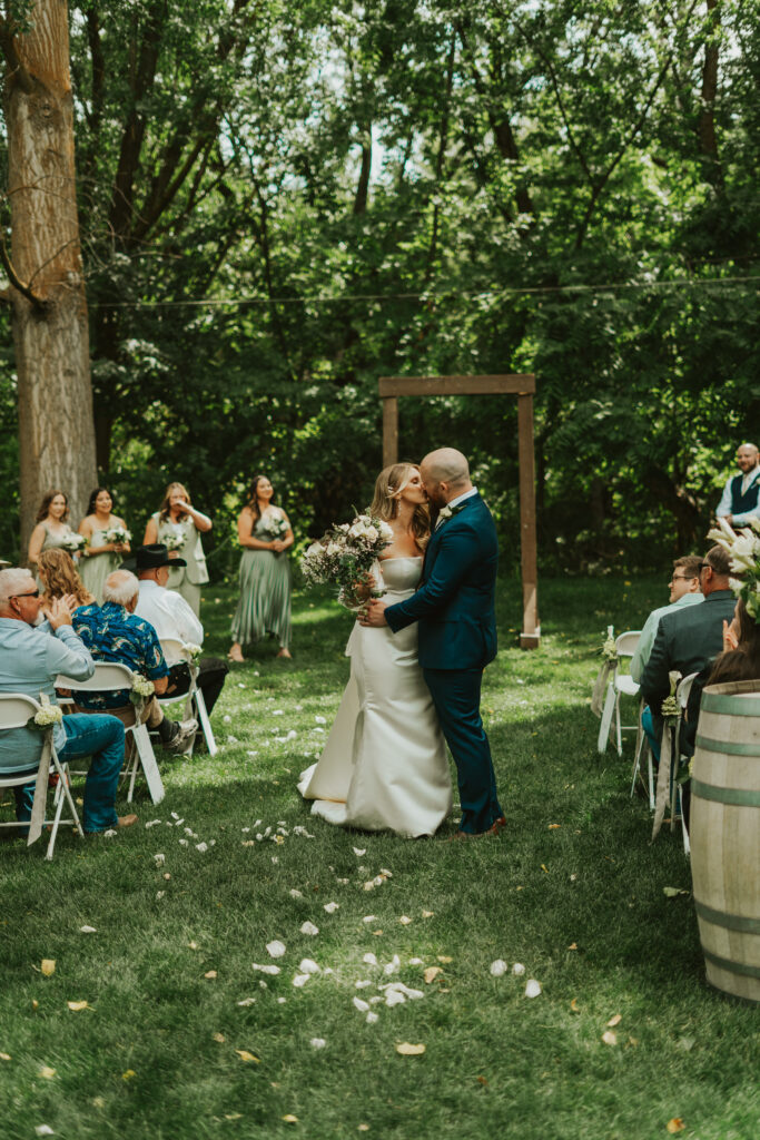 luxury idaho cottage wedding